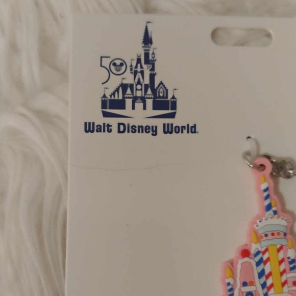 💖FIRM! NWT DISNEY PARKS WDW 50TH ANNIVERSARY VAULT COLLECTION BIRTHDAY CAKE 25T - Picture 3 of 10